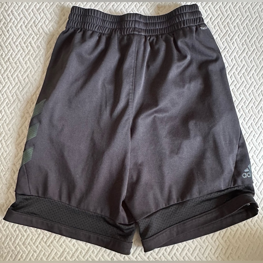 Boys Adidas Climate shorts - Picture 3 of 5